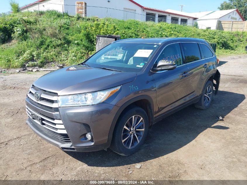 5TDJZRFH0JS832254 2018 TOYOTA HIGHLANDER - Image 2