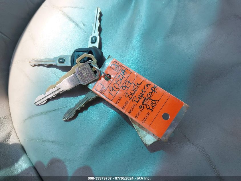 1997 Buick Riviera VIN: 1G4GD22K8V4704925 Lot: 39979737