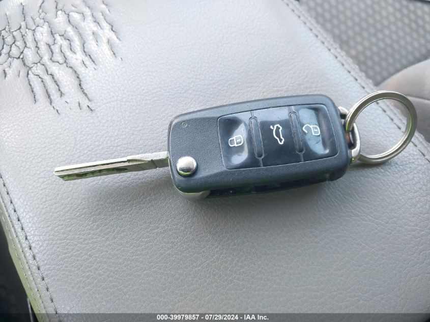 2011 Volkswagen Tiguan S VIN: WVGAV7AX8BW001936 Lot: 39979857