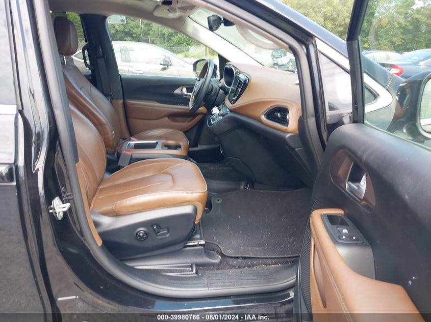 2017 CHRYSLER PACIFICA LIMITED - 2C4RC1GG0HR835766