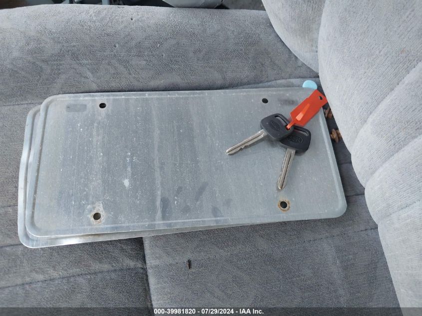 1999 Toyota Sienna Le/Xle VIN: 4T3ZF13C0XU115351 Lot: 39981820