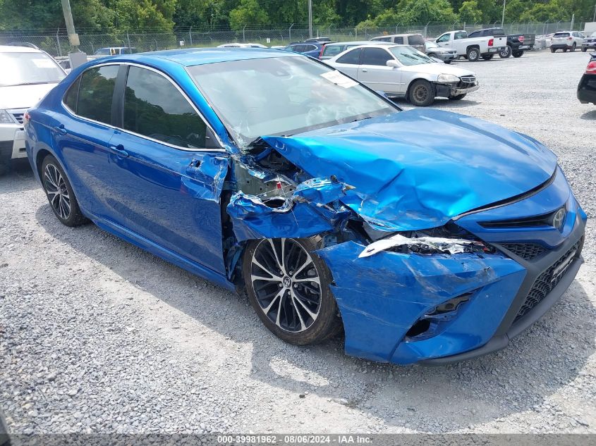 4T1B11HK6JU072957 2018 TOYOTA CAMRY - Image 1