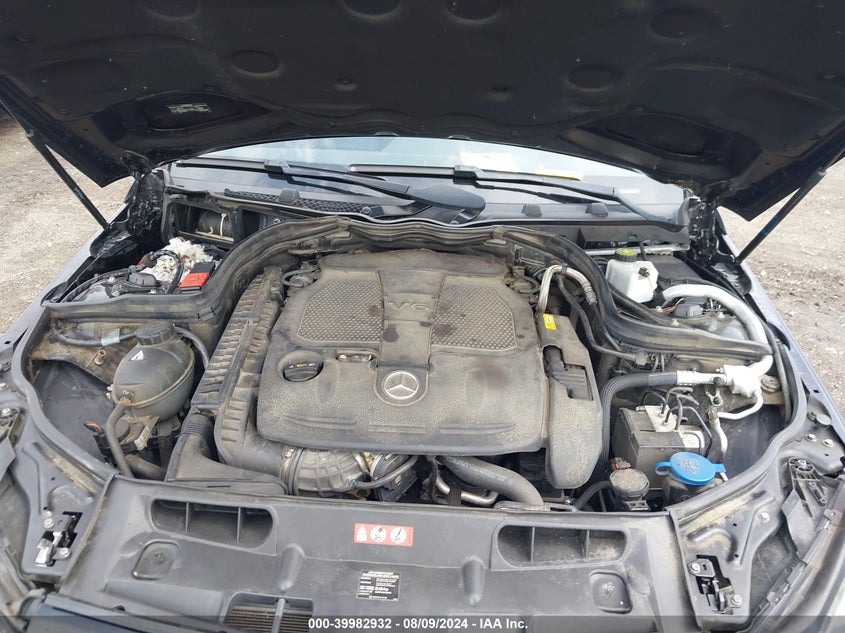 2014 Mercedes-Benz C 300 Luxury 4Matic/Sport 4Matic VIN: WDDGF8AB3ER305254 Lot: 39982932