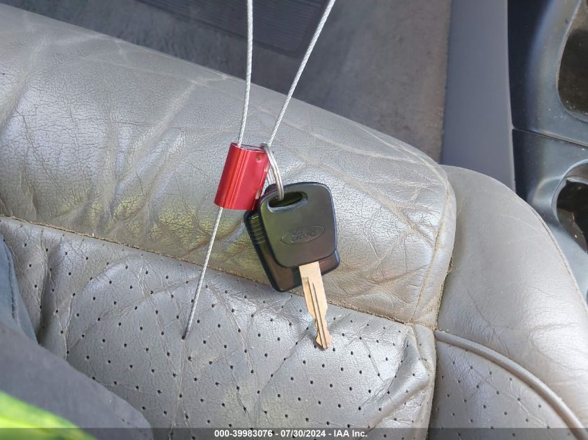 1998 Ford Explorer VIN: 1FMYU22X2WUB96257 Lot: 39983076