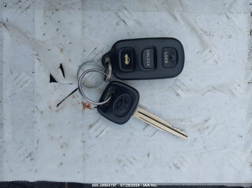 2003 Toyota Camry Le VIN: JTDBE32K830182884 Lot: 39984197