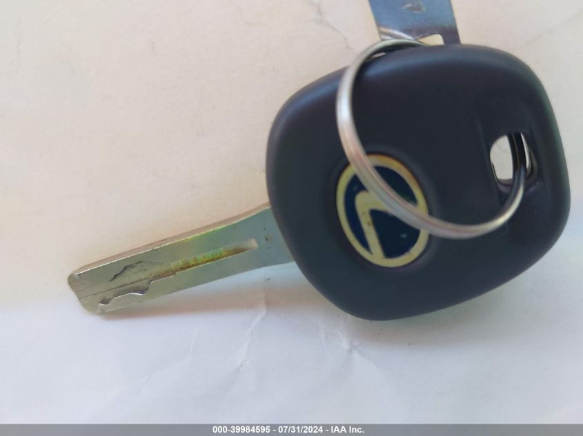 2004 Lexus Es 330 330 VIN: JTHBA30G240010165 Lot: 39984595