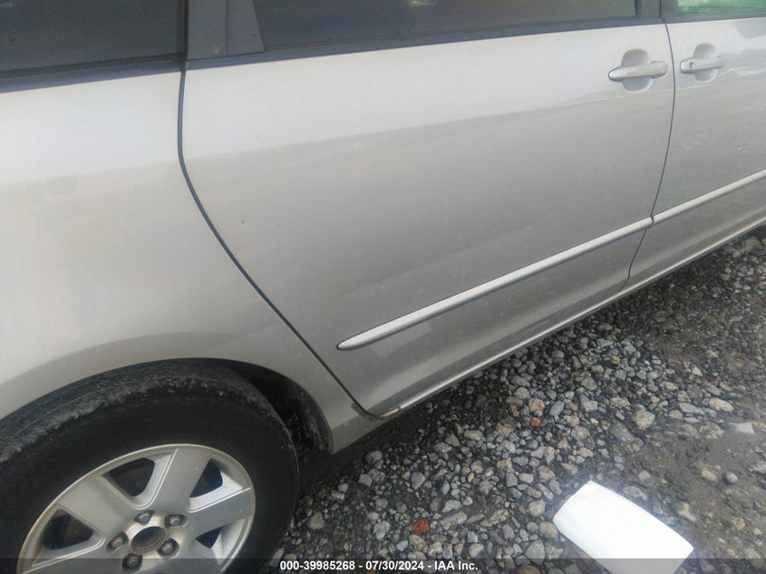 2004 Toyota Sienna Xle VIN: 5TDZA22C04S102439 Lot: 39985268