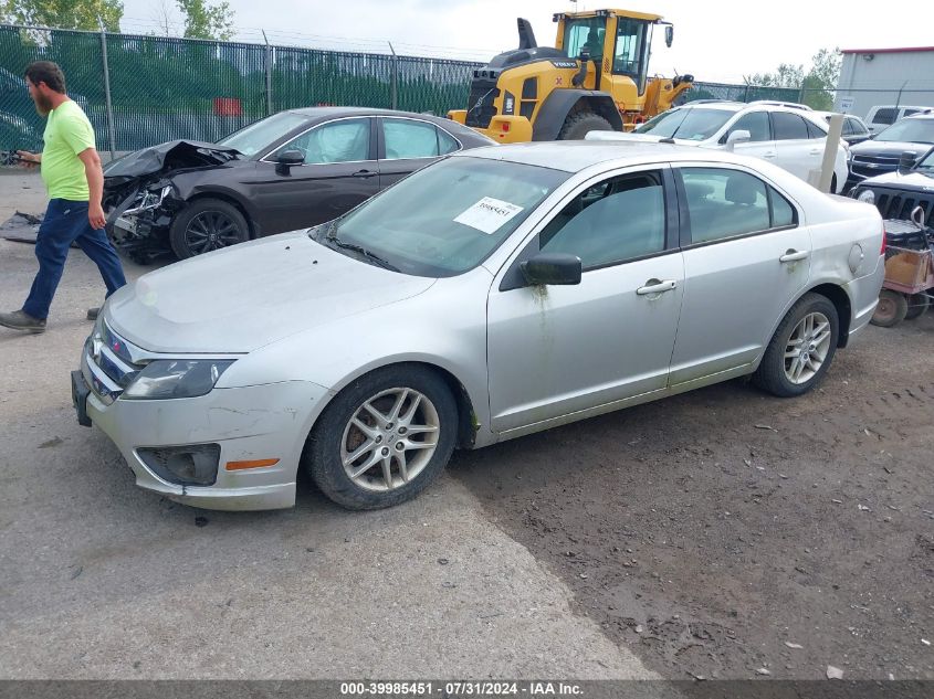 2012 Ford Fusion S VIN: 3FAHP0GA9CR326032 Lot: 39985451