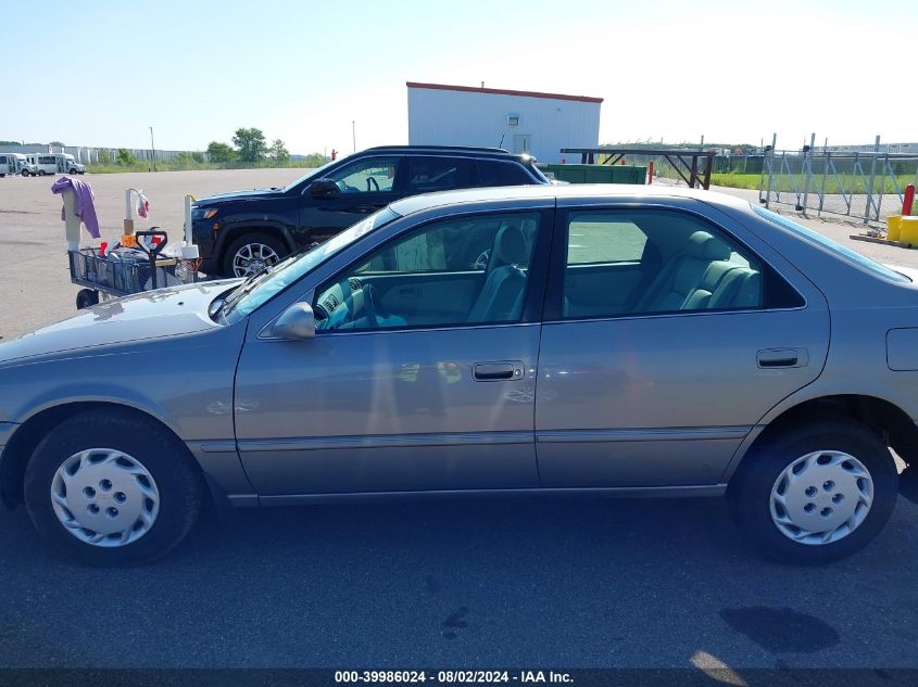 1999 Toyota Camry Le VIN: 4T1BG22K6XU444075 Lot: 39986024