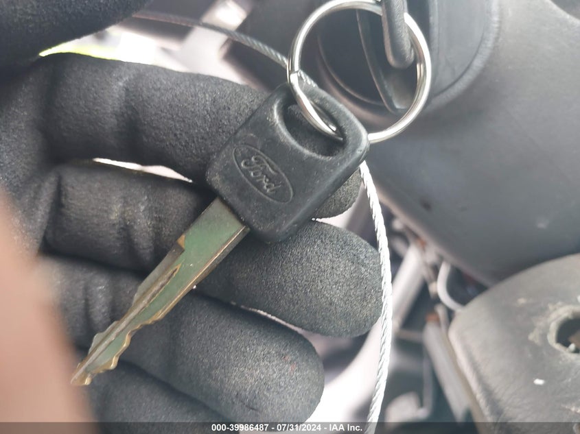 2002 Ford F-250 Lariat/Xl/Xlt VIN: 1FTNX21L22ED11618 Lot: 39986487