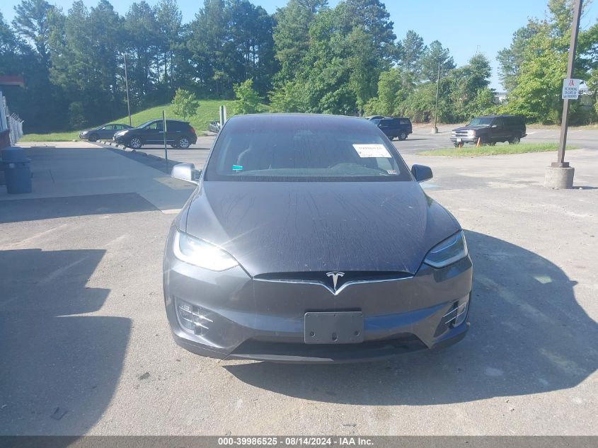 2018 Tesla Model X 100D/75D/P100D VIN: 5YJXCAE20JF136685 Lot: 39986525