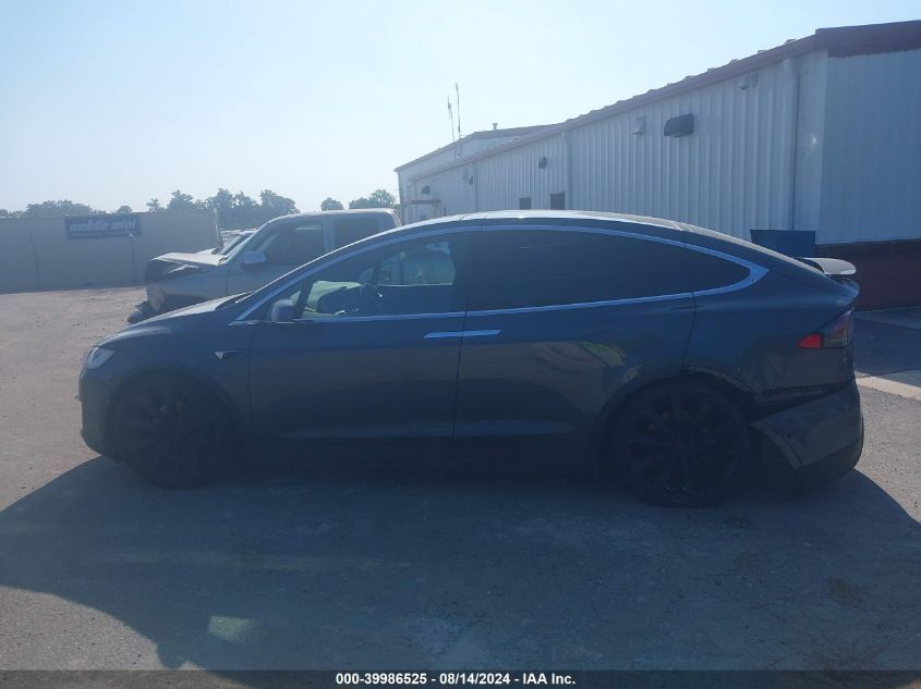 2018 Tesla Model X 100D/75D/P100D VIN: 5YJXCAE20JF136685 Lot: 39986525