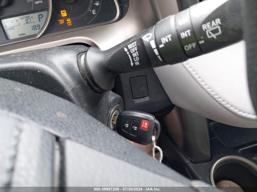 2015 TOYOTA RAV4 XLE - JTMWFREVXFD059771