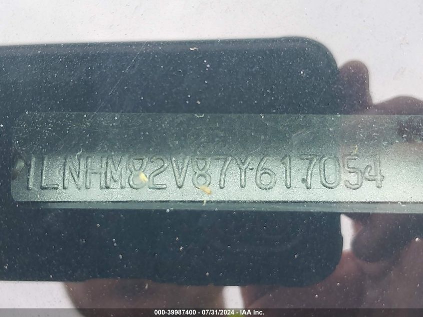 2007 Lincoln Town Car Signature Limited VIN: 1LNHM82V87Y617054 Lot: 39987400