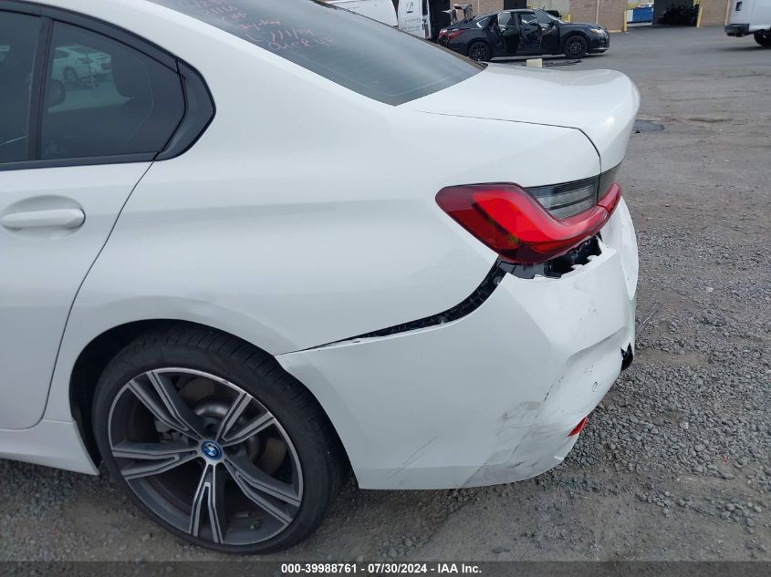 2023 BMW 3 Series 330E VIN: 3MW39FF06P8D06033 Lot: 39988761