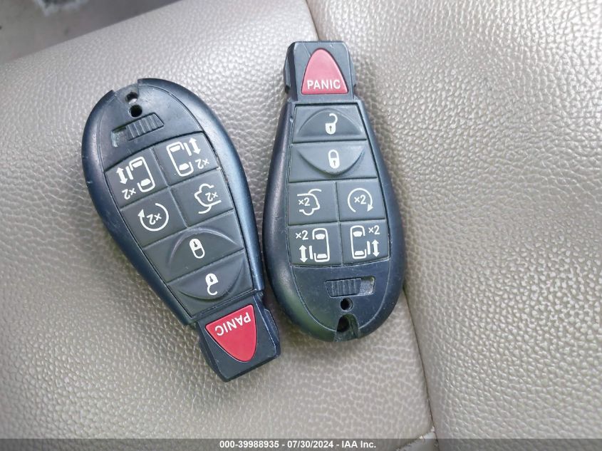 2011 Chrysler Town & Country Touring-L VIN: 2A4RR8DG7BR677374 Lot: 39988935