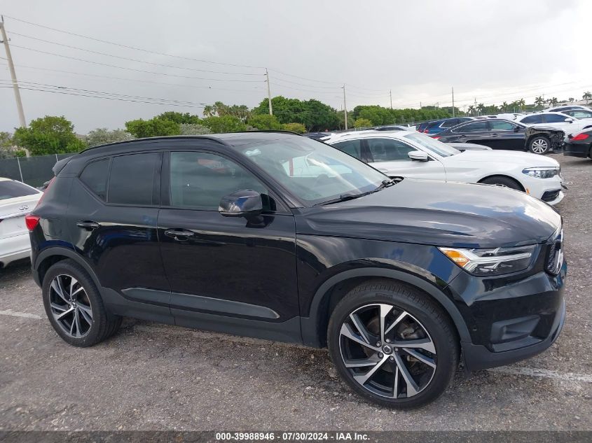 2022 Volvo Xc40 T5 R-Design VIN: YV4162UM3N2666189 Lot: 39988946