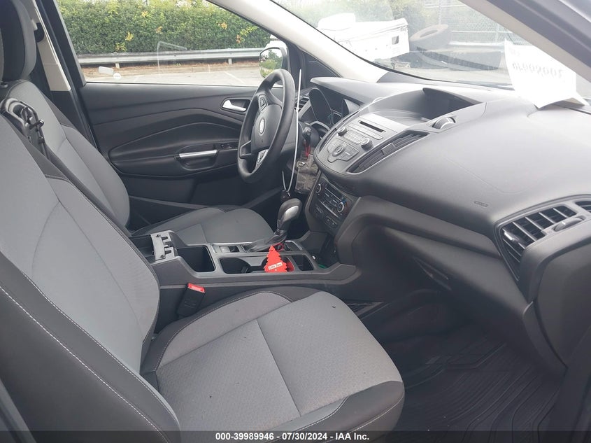 VIN 1FMCU0GD1JUA52236 2018 FORD ESCAPE SE