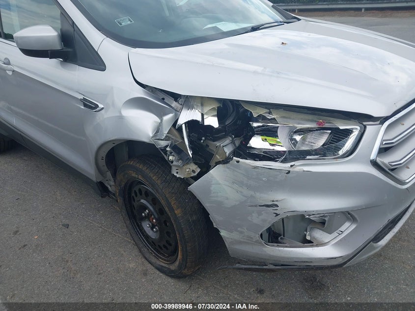 VIN 1FMCU0GD1JUA52236 2018 FORD ESCAPE SE