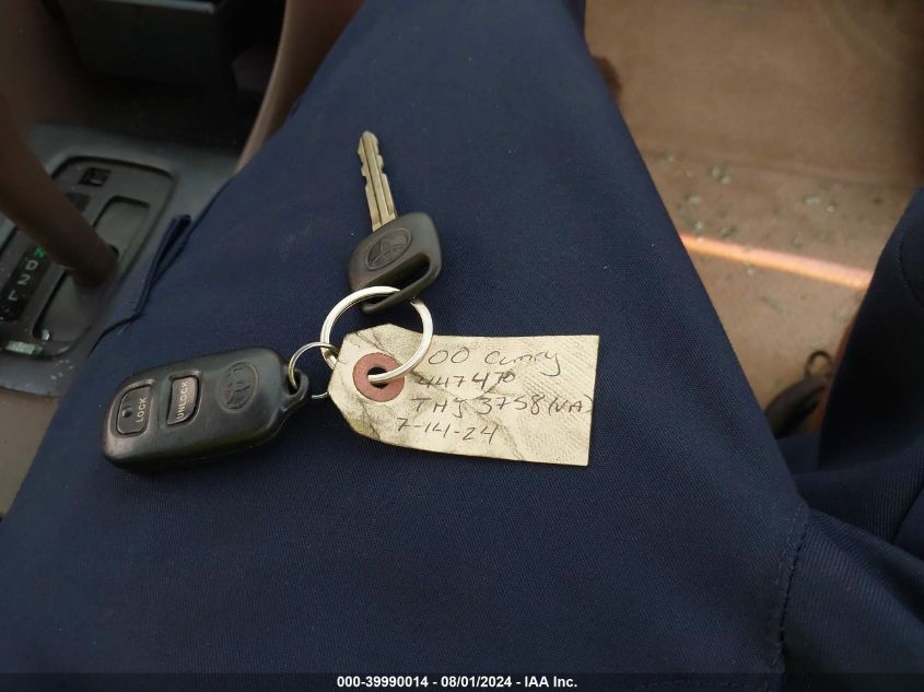 2000 Toyota Camry Ce/Le/Xle VIN: JT2BG22K8Y0447470 Lot: 39990014