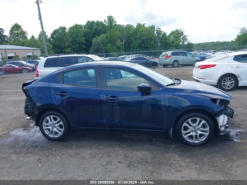 VIN 3MYDLBYV4JY318894 2018 TOYOTA YARIS IA