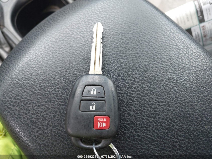 2016 TOYOTA RAV4 LE - JTMBFREV9GJ102739