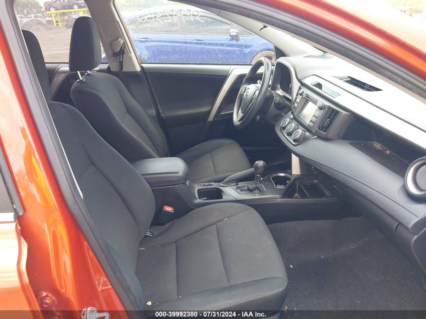 2016 TOYOTA RAV4 LE - JTMBFREV9GJ102739
