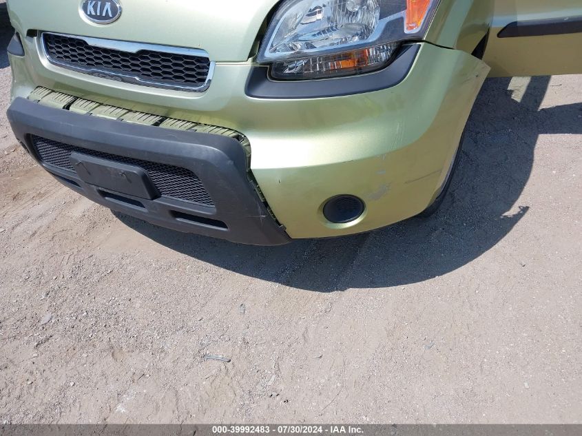 2011 Kia Soul + VIN: KNDJT2A23B7196341 Lot: 39992483
