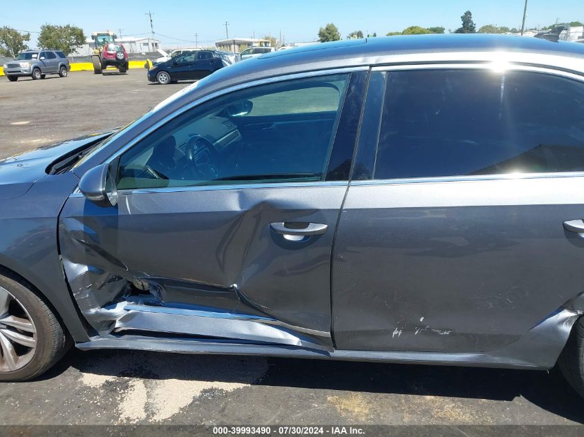 2017 Volkswagen Passat 1.8T Sel Premium VIN: 1VWCT7A31HC018052 Lot: 39993490