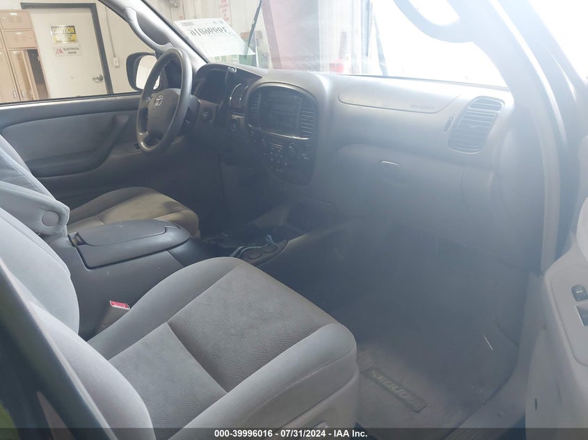 2005 Toyota Sequoia Sr5 V8 VIN: 5TDBT44A55S245178 Lot: 39996016