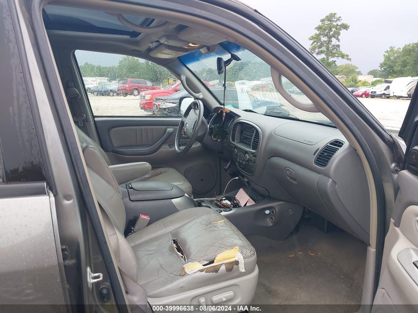 2005 Toyota Sequoia Limited V8 VIN: 5TDBT48A85S250157 Lot: 39996638