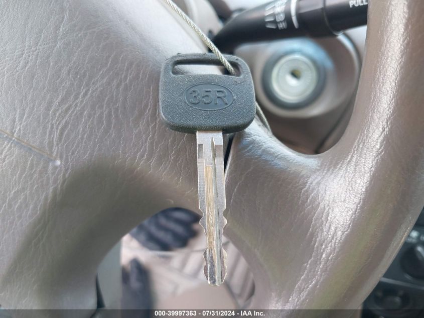 2000 Toyota Camry Ce/Le/Xle VIN: 4T1BG22K1YU738274 Lot: 39997363