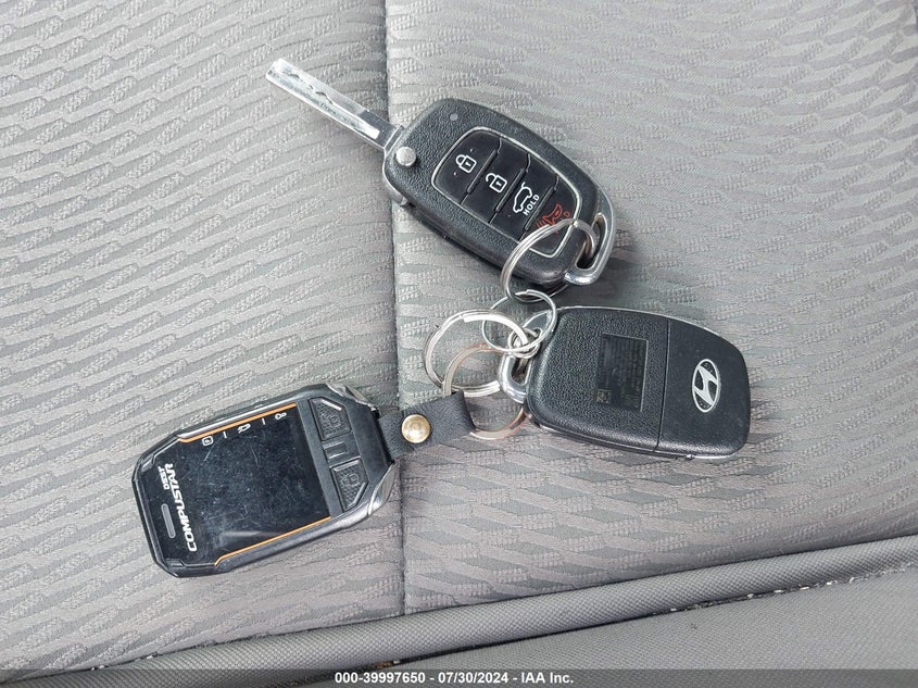 2017 Hyundai Santa Fe Sport 2.4L VIN: 5XYZT3LB0HG448127 Lot: 39997650