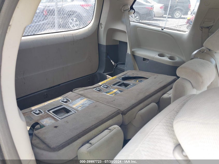 2011 Toyota Sienna Le V6 VIN: 5TDKK3DC6BS124797 Lot: 39997723