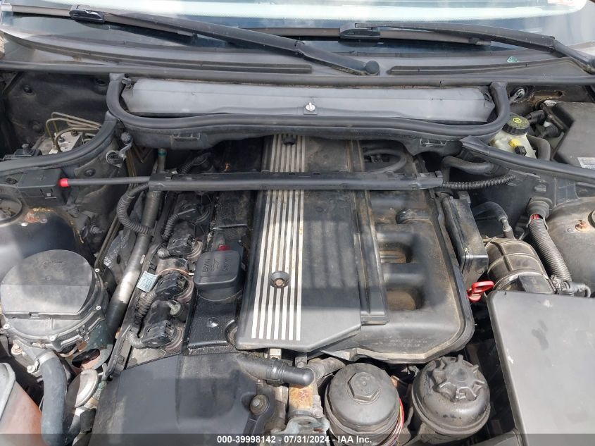 2005 BMW 325Xi VIN: WBAEU33425PR15017 Lot: 39998142