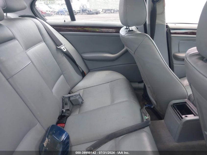 2005 BMW 325Xi VIN: WBAEU33425PR15017 Lot: 39998142