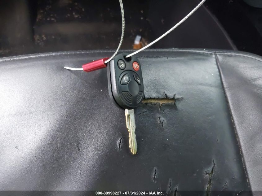 2011 Ford Escape Limited VIN: 1FMCU0E70BKC62627 Lot: 39998227