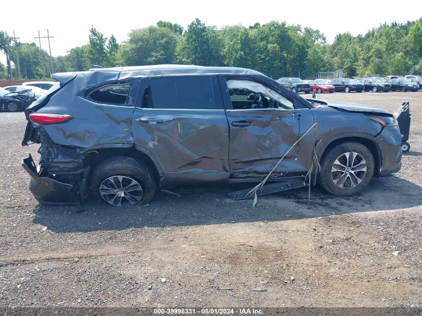 5TDGZRBH3MS074091 2021 Toyota Highlander Xle