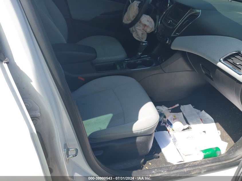 2019 CHEVROLET CRUZE LT - 1G1BE5SM8K7140985