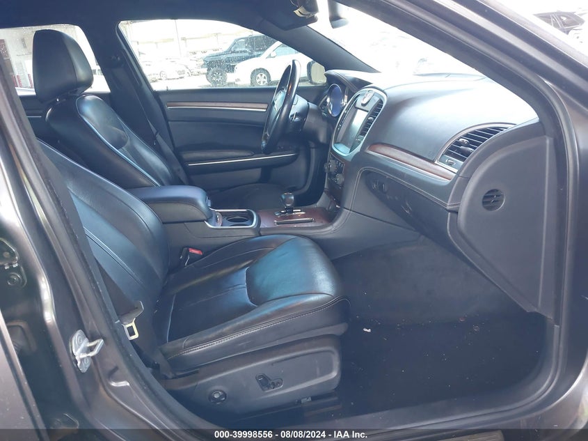 2014 Chrysler 300C John Varvatos Luxury Edition VIN: 2C3CCADG2EH140768 Lot: 39998556