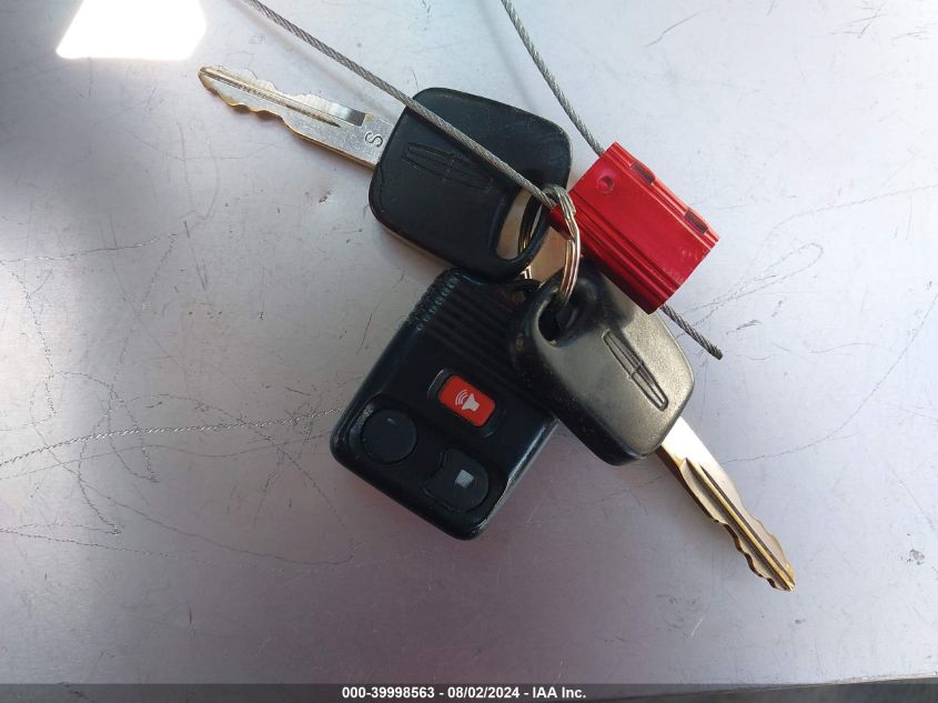 1998 Lincoln Navigator VIN: 5LMPU28L2WLJ24610 Lot: 39998563