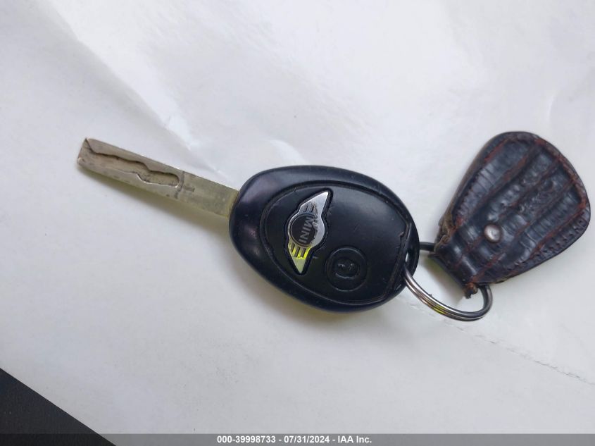 2003 Mini Cooper S VIN: WMWRE33403TD68822 Lot: 39998733