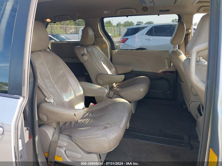 2011 Toyota Sienna Xle V6 VIN: 5TDYK3DCXBS161152 Lot: 39999030