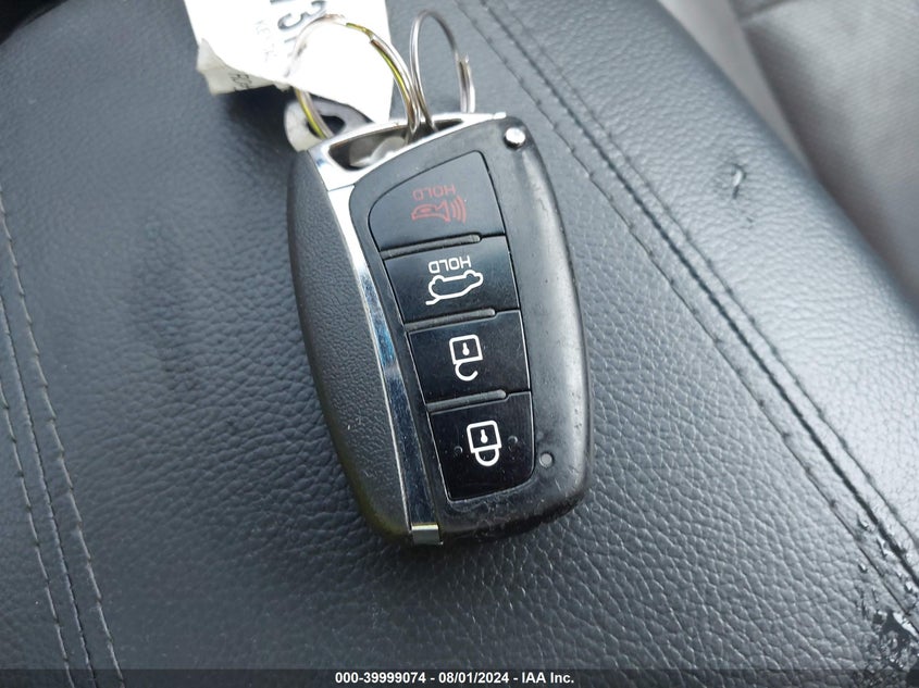 2017 Hyundai Santa Fe Sport 2.4L VIN: 5NMZUDLB2HH020939 Lot: 39999074