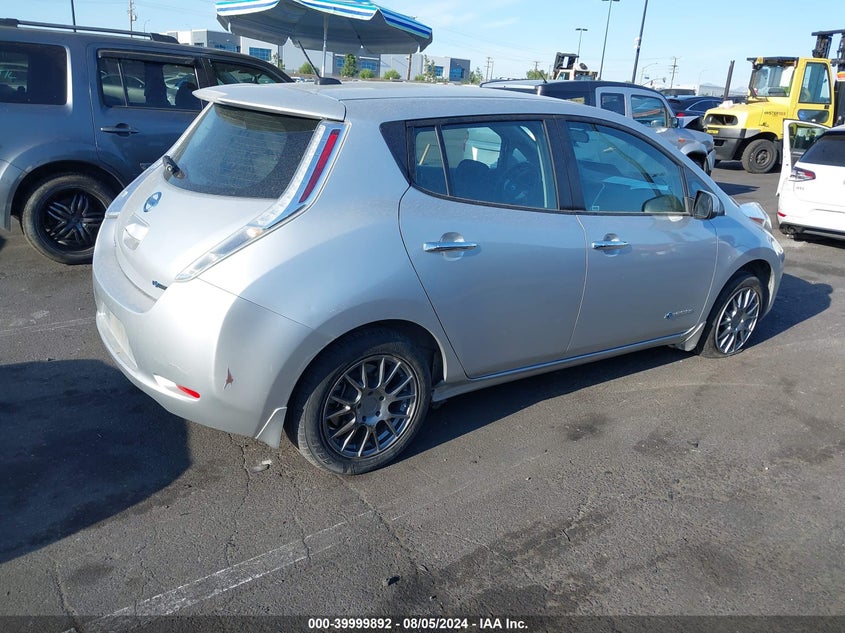 2015 Nissan Leaf S VIN: 1N4AZ0CP2FC332411 Lot: 39999892