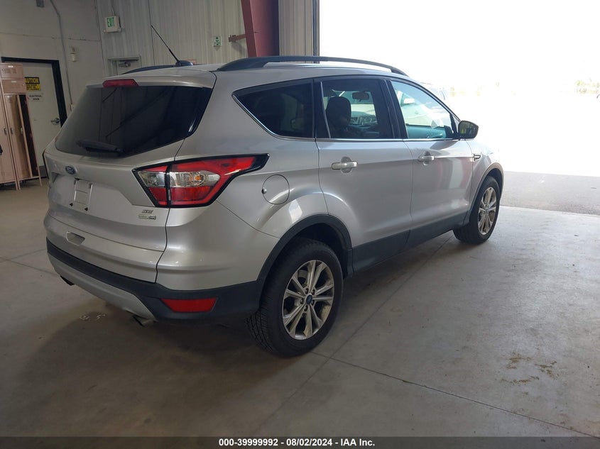 VIN 1FMCU9GD2JUC13021 2018 FORD ESCAPE SE