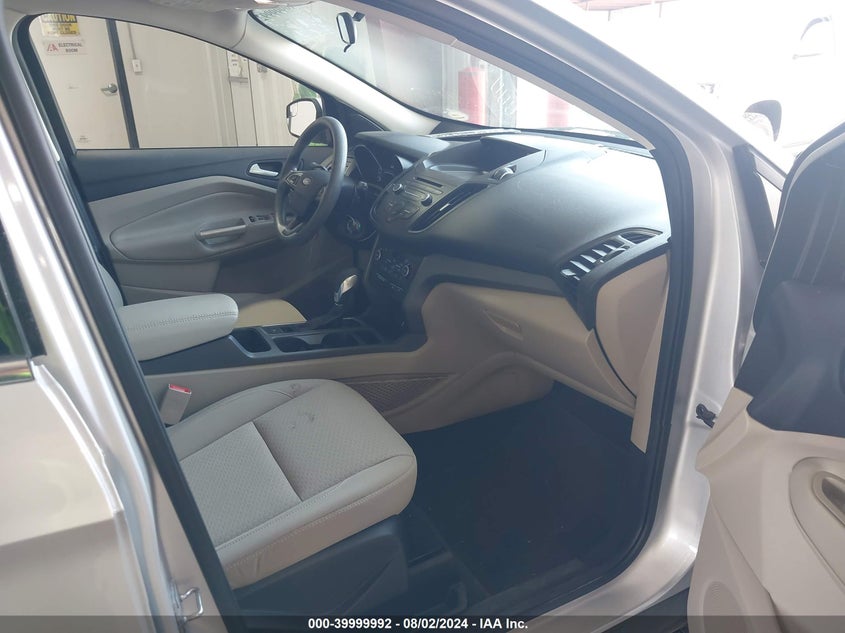 VIN 1FMCU9GD2JUC13021 2018 FORD ESCAPE SE