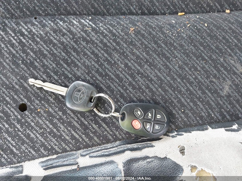 2011 Toyota Sienna Se VIN: 5TDXK3DC1BS065700 Lot: 40001981