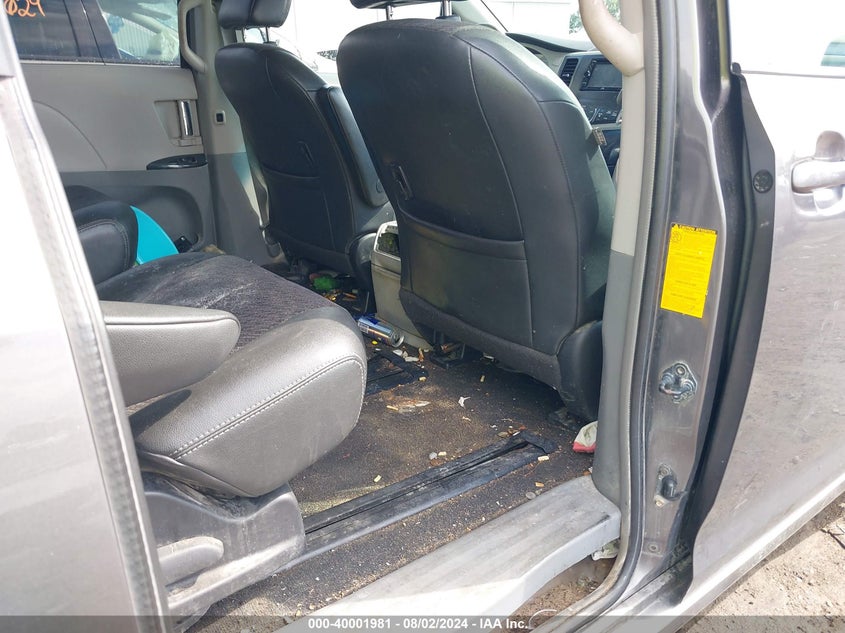 2011 Toyota Sienna Se VIN: 5TDXK3DC1BS065700 Lot: 40001981