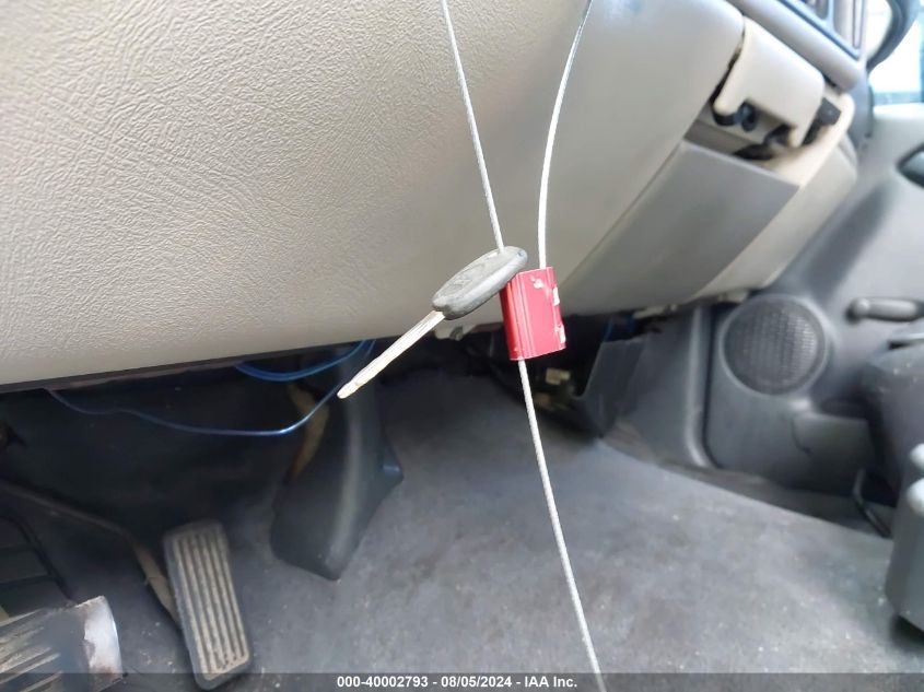 2002 Chevrolet Tahoe Commercial VIN: 1GNEC13V02J285605 Lot: 40002793